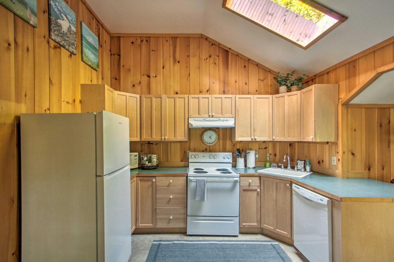 Elk Hideaway With Hot Tub! * Ashford